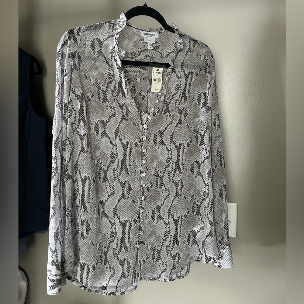 NWT express slim portofino button down. Size L